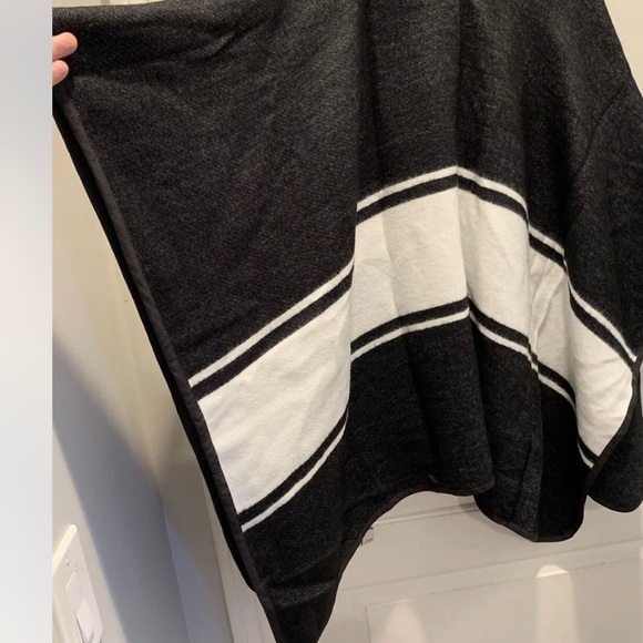 NWT- Michael Stars poncho - Picture 2 of 7
